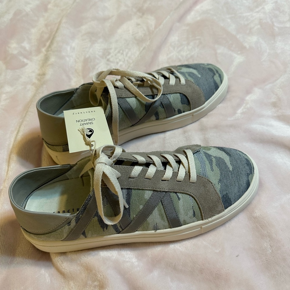 Sanctuary Camouflage Pattern Sneakers - size 9.5 - new